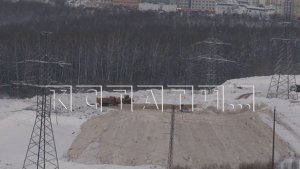 Нелегальную свалку грязного снега с реагентами организовали в экологически чистом районе