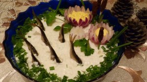 Слоеный салат со шпротами Рыбки в пруду вкусный праздничный салат украшенный шпротами