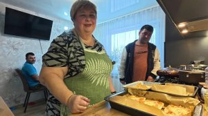 Сейчас мужиков в доме прибавилось . На обед готовлю разные блюда/ первое , второе, выпечка и салат/