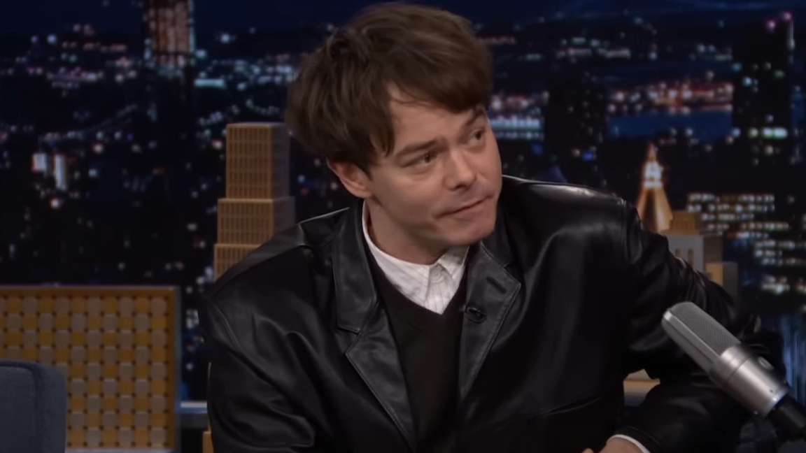 Чарли Хитон — «команда Стива», он защищает своего персонажа из «Очень странных дел» смотреть онлайн