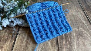 Пышный ажурный узор спицами.