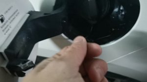 Обработка дверных ручек и замков автомобиля от примерзания. также резиновых уплотнителей и лючёк бен