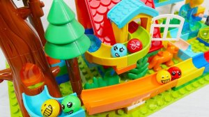 СТРОИМ ГОРКУ С ДОМИКОМ ДЛЯ ШАРИКОВ КАТАЕМ ШАРИКИ ДЛЯ ДЕТЕЙ ДЕТСКИЙ КАНАЛ ИГРАЛКИ-ЗАЛИПАЛКИ