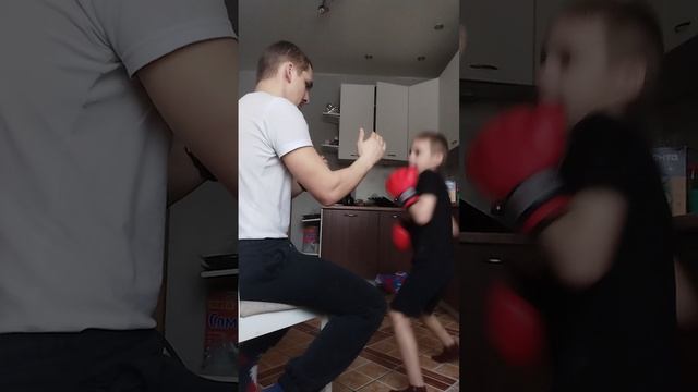 Боковые удары с присядом на ноги смотреть онлайн