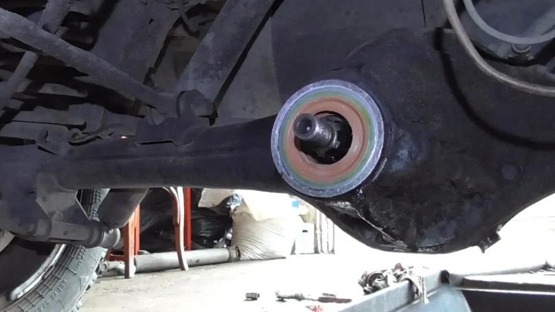 Замена сальника редуктора заднего моста ВАЗ 2121 Нива смотреть онлайн