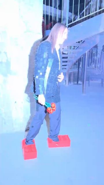 Коллаба века: Crocs выпустит сабо в стиле «кирпичиков» LEGO. На выбор 2 цвета, цена вопроса — $150 смотреть онлайн