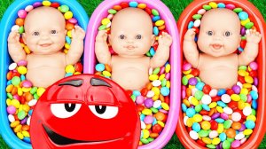 Мультики для детей. Мини кукляшки с яркими шариками в ванночках. Смотреть мультики для малышей.