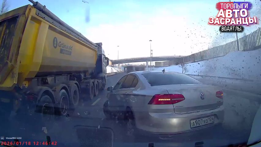 Январьнутые Торопыги и Водятлы на Зимней Дороге! ДТП смотреть онлайн