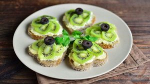 БУТЕРБРОДЫ С СЫРОМ И КИВИ