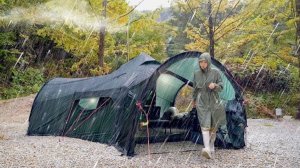 Кемпинг в интересной надувной палатке в виде космической станции.