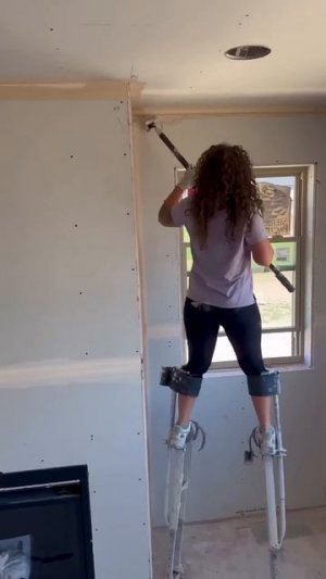 Девушка на ХАДУЛЯХ успешно преодолевает УГЛЫ на ВЫСОТЕ