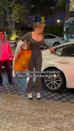 Папарацци сняли дочь канцлера Германии Фридриха Мерца.
Резюме:
- полное отсутствие критического...