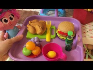 Басики кушают в новом кафе / Семейка Басиков / Faina pretend play in cafe / 어린 소녀 인형 카페에서 활약