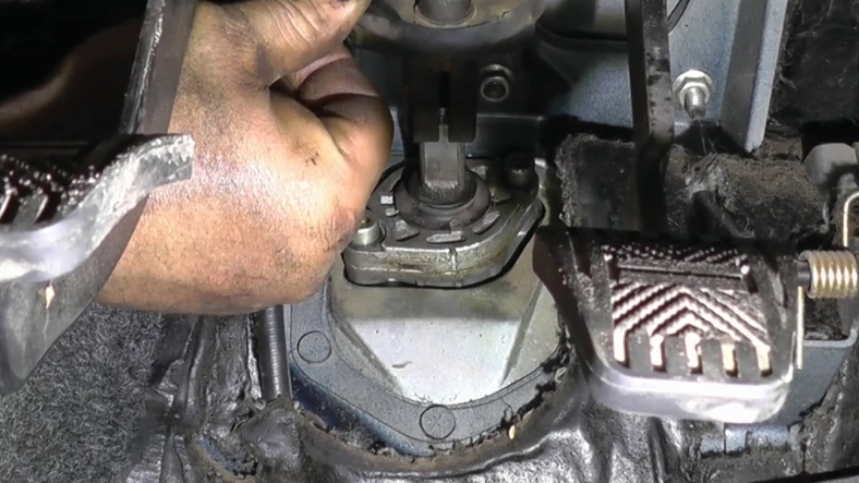 Снятие и установка рулевой рейки Лада 112 ВАЗ 2112 смотреть онлайн