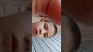 малыш в жёлтом сальный эчпочмак.