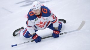 Российский хоккеист Никишин победил американца Мура в драке в матче НХЛ