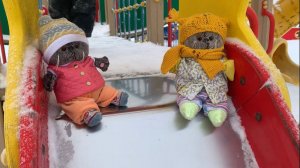 Видео про игрушки. Прогулка в Детском саду. 2 Серия / Семейка Басиков и Мисс Фаина