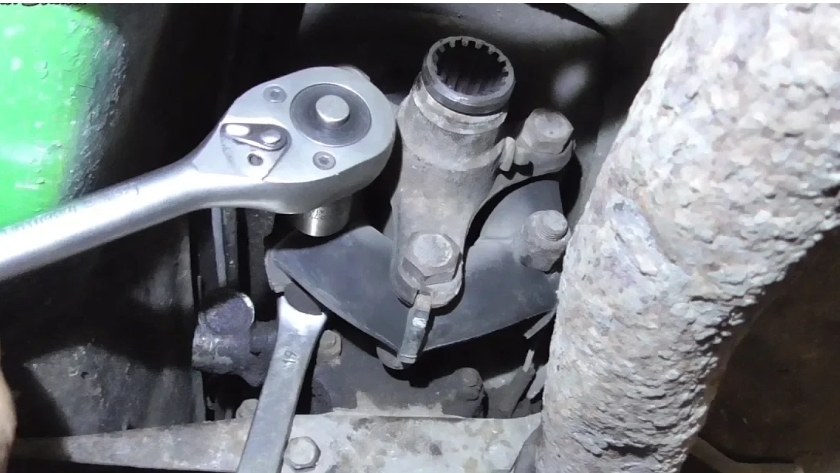 Устранение неисправности в работе фланца вторичного вала ВАЗ 2102 смотреть онлайн