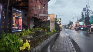 Семиньяк Бали прогулка по Eat Street и пляжу Петитенгет в сезон дождей 🌧️🌴🌊