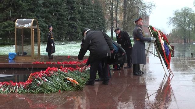 Возложение венков к могиле Неизвестного солдата