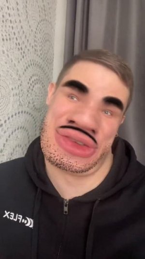 Мамин телохранитель 😂