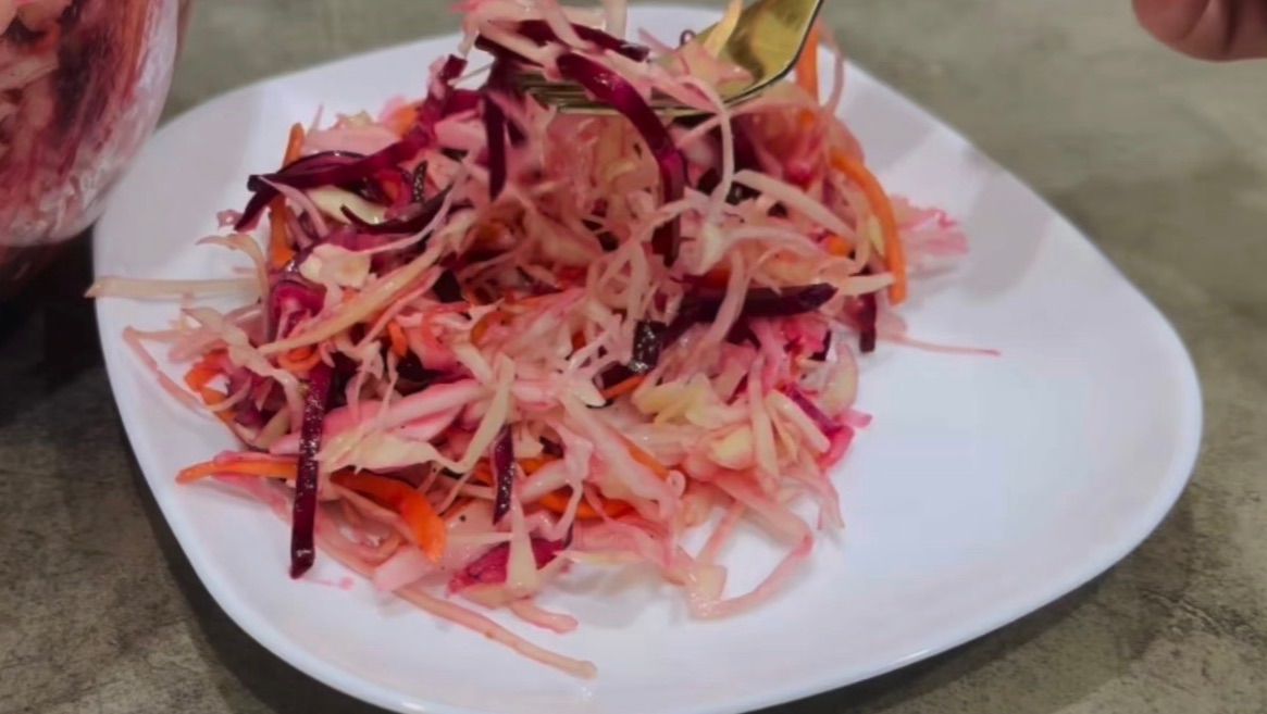 Салат из капусты с маслом / Как приготовить салат из свежей капусты - вкусный и простой смотреть онлайн