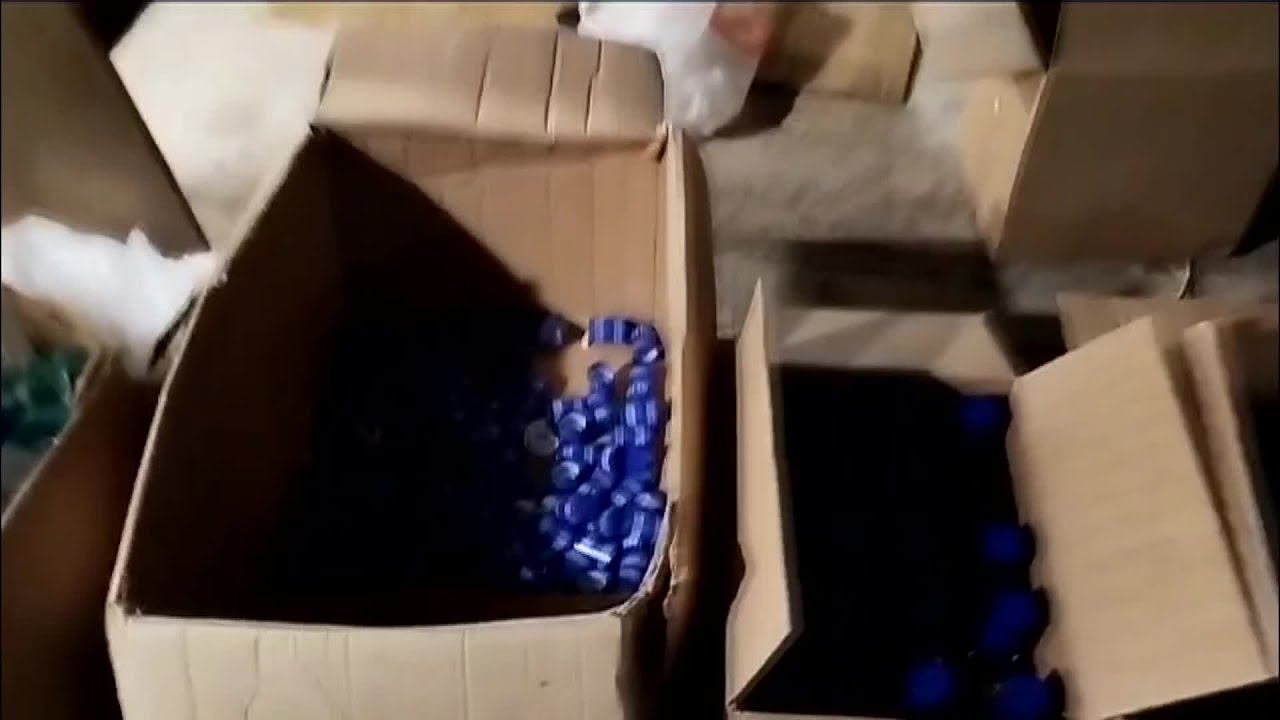 Лицами в пол. В Ивановской области накрыли подпольное производство фальшивого алкоголя смотреть онлайн