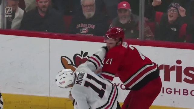 Александр Никишин за несколько секунд уложил на лёд двоих соперников в НХЛ смотреть онлайн