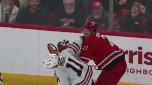 Александр Никишин за несколько секунд уложил на лёд двоих соперников в НХЛ