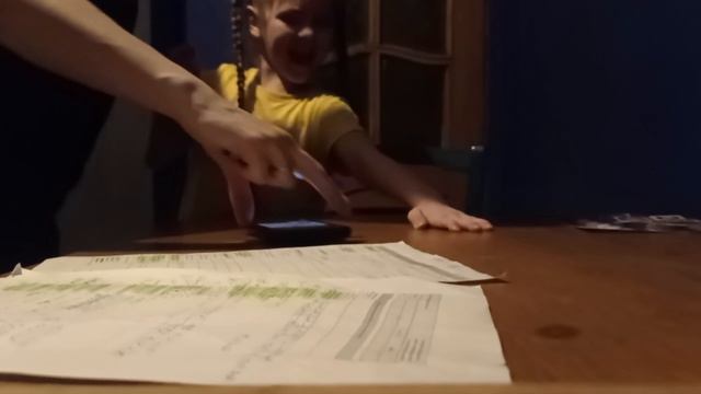 Показать и назвать чего не хватает (картинки сфотографированы на телефон, чтоб не раскидывала)