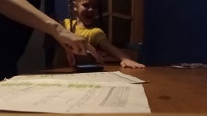 Показать и назвать чего не хватает (картинки сфотографированы на телефон, чтоб не раскидывала)