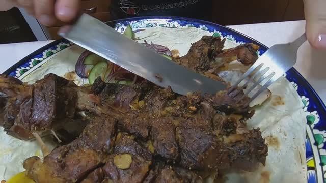 СЕГОДНЯ ГОТОВИМ БАРАНЬЮ НОГУ С КРЕПКИМ ЛЕЧО! смотреть онлайн