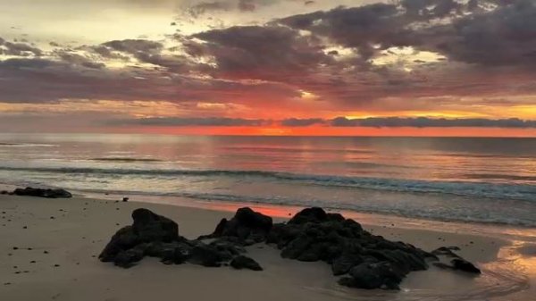 Perfect Sunrise at the Beach with Calming Sound of Waves | 4K Ultra HD