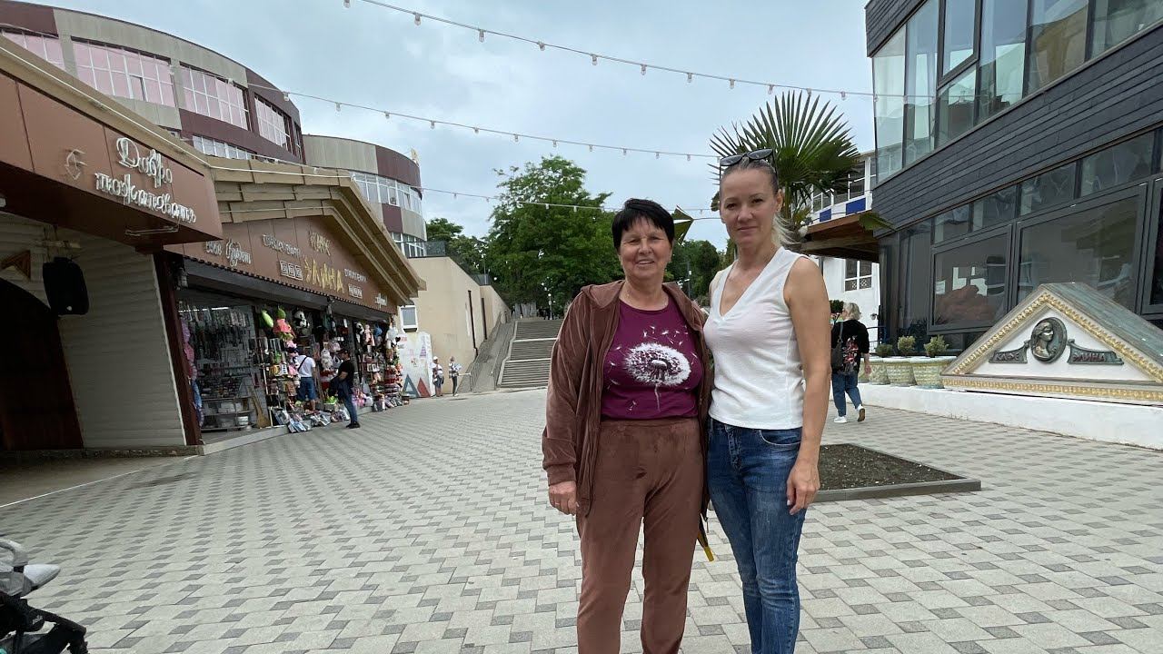 В Анапу с родными / Траву косить пришлось нанимать человека смотреть онлайн