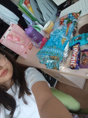 пробую конфеты с НГ