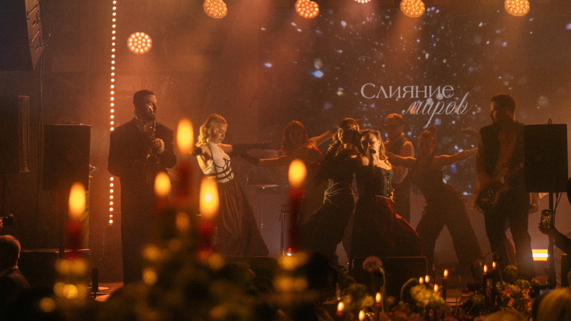 Номер-открытие 🎤 Дворцовая эстетика. @nestroynie и @kalibrishow — гранд-состав на одной сцене.