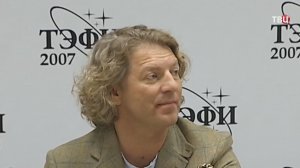 Умер телеведущий Александр Олейников