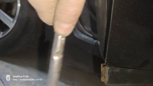 Как снять нижний молдинг двери Volkswagen passat B6.