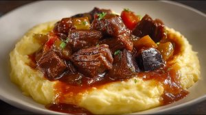 ГОВЯДИНА ПО-ДОМАШНЕМУ! Тушёная говядина с овощами! МЯСО ТАЕТ ВО РТУ + идеальное пюре