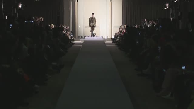 Показ коллекции Andreas Kronthaler для Vivienne Westwood осень-зима 2019-2020