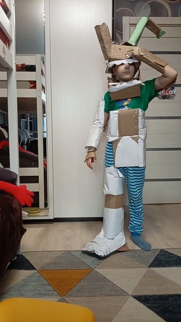 Извините пожалуйста за звуки. Но собирать мне его дальше? смотреть онлайн