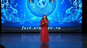 миллион алых роз на китайском и русском языках.