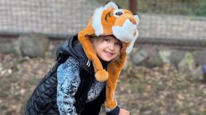 Ангелина пришла к Люси и компании в новом образе ТИГРЁНКА)