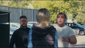 Вышла ненакрашенная вынести мусор и встретила бывшего. Неожиданный финал!