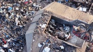 ️ На свалке металлолома | Груды автомобилей , ожидающих уничтожения | Кадры с беспилотника DJI Mini