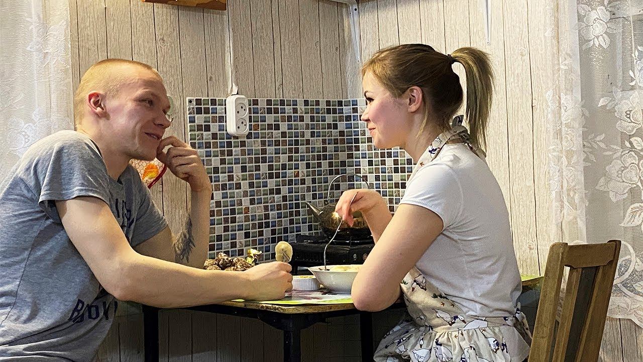 ЖИЗНЬ ПРОСТЫХ ЛЮДЕЙ В ДЕРЕВНЕ. СТИРКА. ГОТОВИМ ДОМАШНИЕ ПЕЛЬМЕНИ. смотреть онлайн