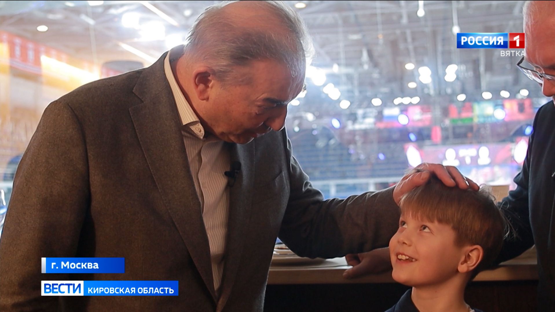 Юный кировский хоккеист встретился с легендарным Владиславом Третьяком смотреть онлайн