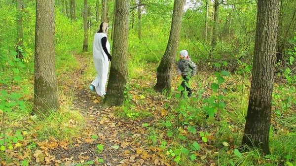 ГРЕННИ ПОЙМАЛА МЕНЯ В ЛЕСУ (ЗА КАДРОМ)