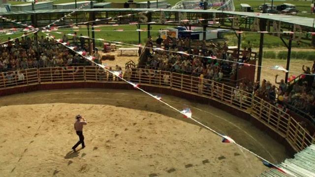 Живая сталь.Бой быка против робота на ярмарке. смотреть онлайн