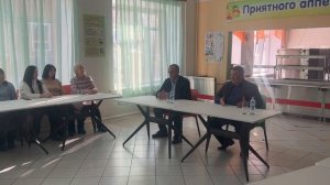 Панков обсудил с учителями и родителями качество школьного питания в Пугачеве